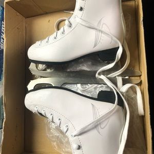 Aspen skates